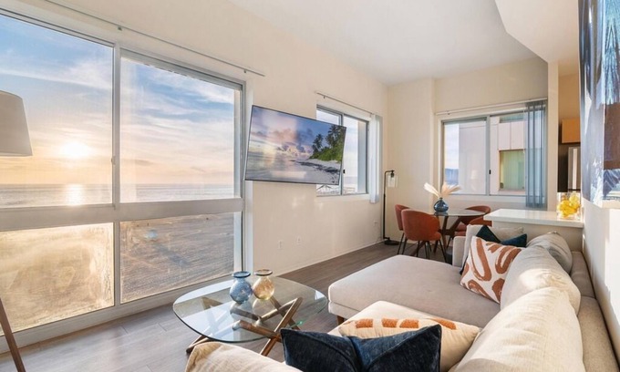 Downtown Apartment | The Sunstone - Panoramic Ocean Beach View Gorgeous Sunsets Right on the Sand