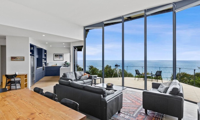Eastern View House | The Surf Spot - Absolute beach front