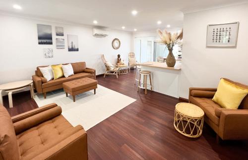 Buff Point House | The Swan Lakehouse, on Budgewoi Lake
