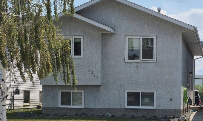 Sylvan Lake House | The Sweet Suite. Quiet & cozy basement suite only a 5 min walk to the lake .