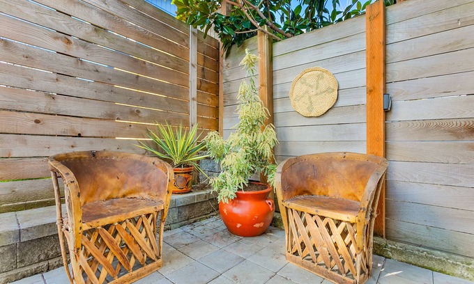Whittier Heights Apartment | The Sweetest Suite - 91 Walkscore