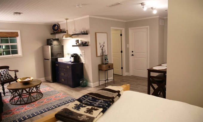 Abilene House | The Sylvan Suite by Curated Stays: Queen Bed