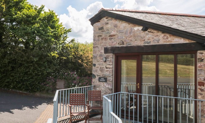 Dittisham Cottage | THE TALLET, family friendly, character holiday cottage in Dittisham