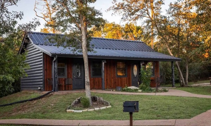Waco Cabin | The Tasman at Nicole Creek Cabins