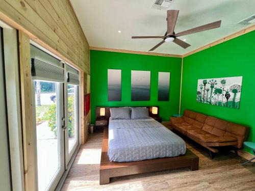 Lake Alfred House | The Tatman Evergreen Suite