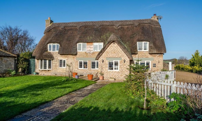 Gotherington House | The Thatch House