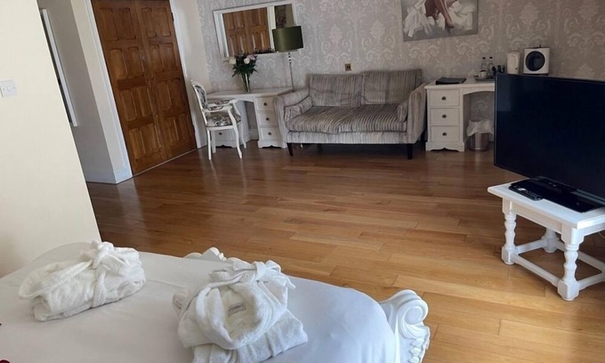 Cannards Grave Hotel | The Thatched Cottage Inn