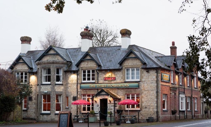 East Worldham Hotel | The Three Horseshoes East Worldham