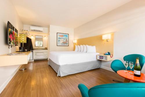 Yamacraw Village Hotel | The Thunderbird Inn
