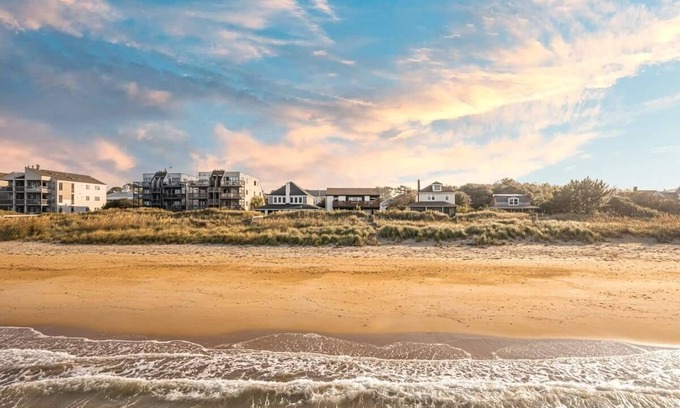 Cottage Line Apartment | The Tide Suite /Direct Beach Access