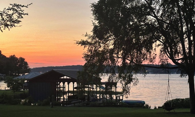 Norwood Cabin | The Tillery Barndo - Two bedrooms/loft, dock, flat lot, spa, trampoline, golf