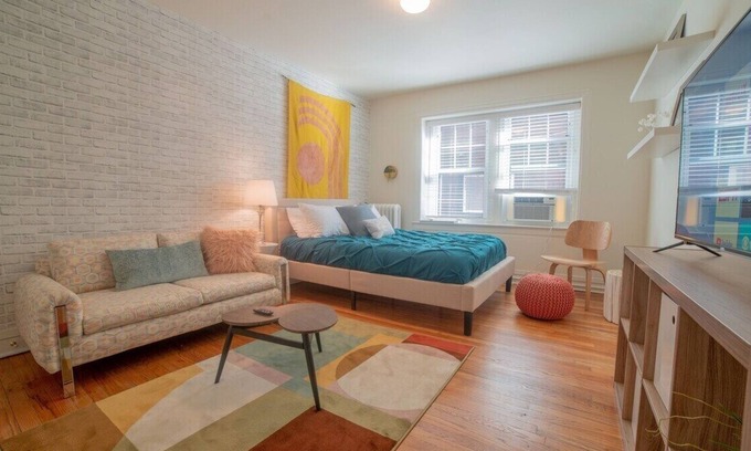 Southmoreland Apartment | The Tiny but Cute Studio! - Middle of KC!