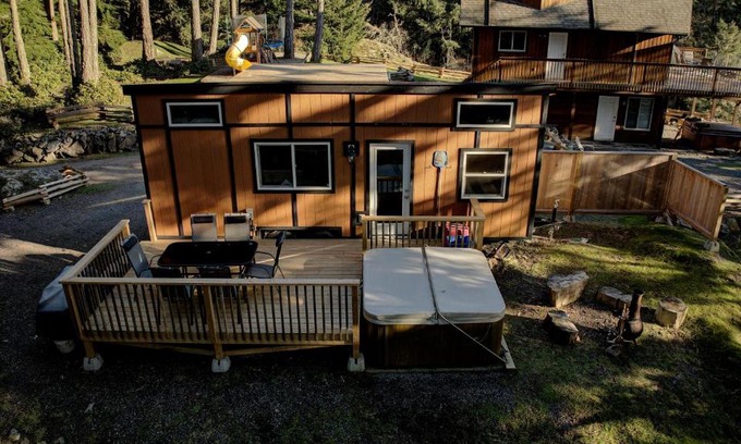 Sooke House | The Tiny Cabin: A Sooke Forest Retreat