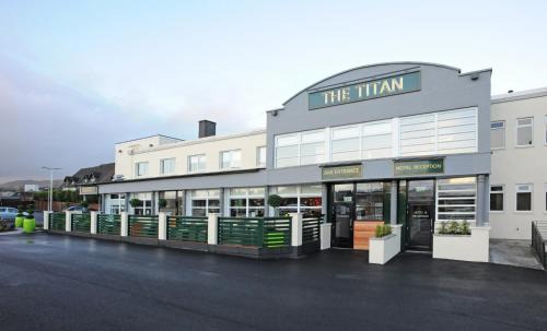 Clydebank Hotel | The Titan By Greene King Inns