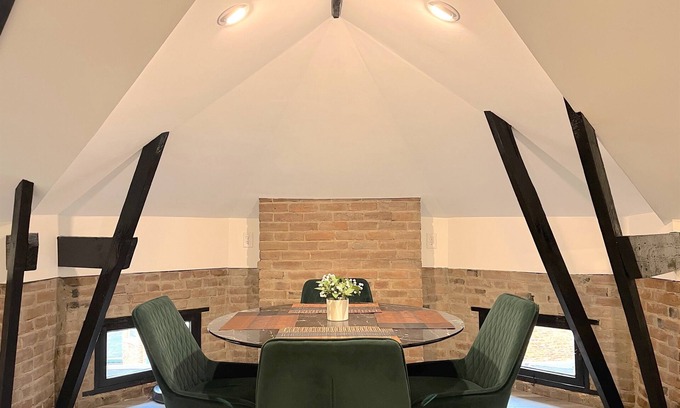 Short North Apartment | The Top of the Stairs: Chic Loft on 3rd Ave