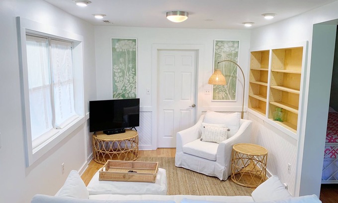 Lewisburg Apartment | The Topiary Guest House - Downtown Lewisburg