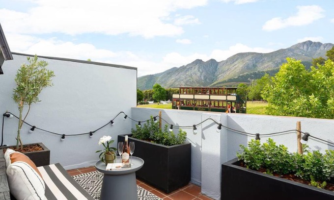 Franschhoek Apartment | The Tram Stop