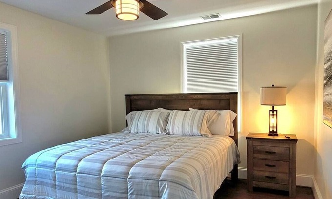 Tazewell Apartment | The Traveler On Main - Suite #5- Across the Street from Back of the Dragon!