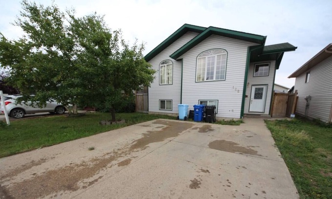 Fort McMurray Apartment | The Travellers Den - Clean & Cozy 2 Bed Suite