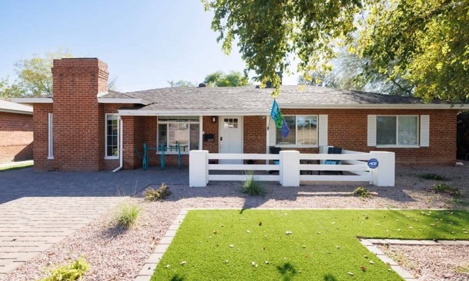 Alhambra House | The Trendy Tricycle | Stylish 4BR in Central Phx