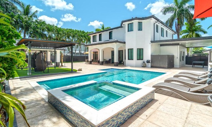 Ludlam Villa | The tropical paradise villa