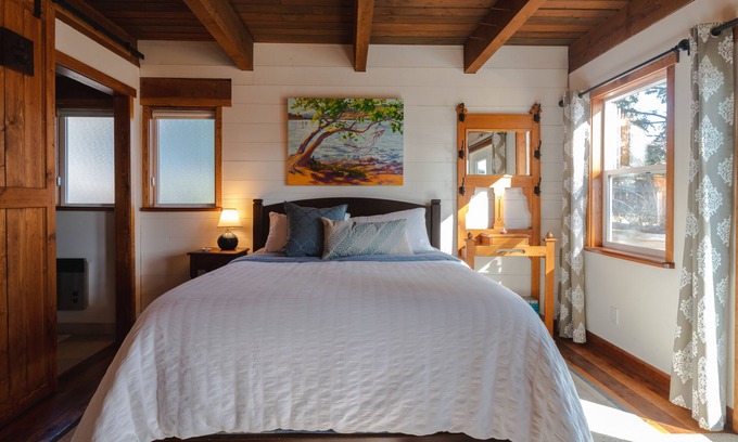 Central Okanagan Cottage | The Tuck Away Suite in historic Peachland