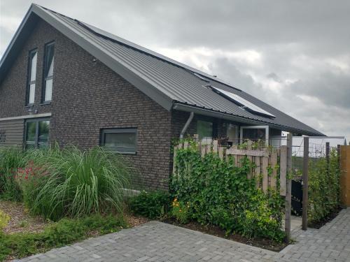 Waal House | The Two Branches