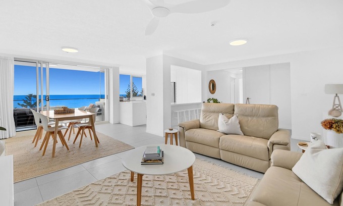 Burleigh Heads Apartment | The Ultimate coastal luxury, 2-bedroom 2-bathroom beachfront apartment