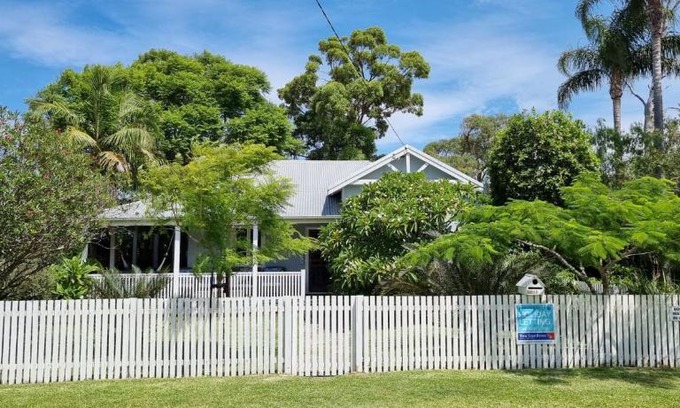 Tea Gardens House | The Ultimate Holiday Retreat Pets Welcome