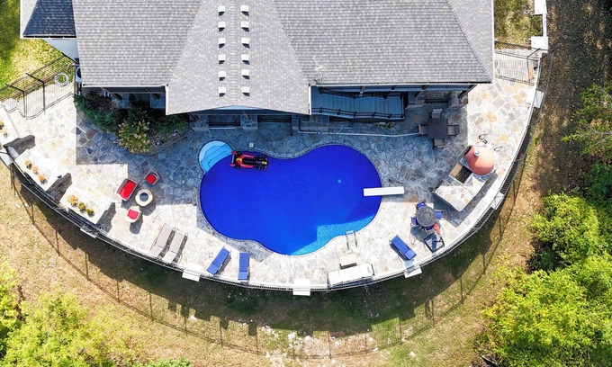 I-435 West KC-KS House | The Ultimate KC BNB-21 Guests-Heated POOL-GoldenTee-Poker-KS Speedway-SportingKC