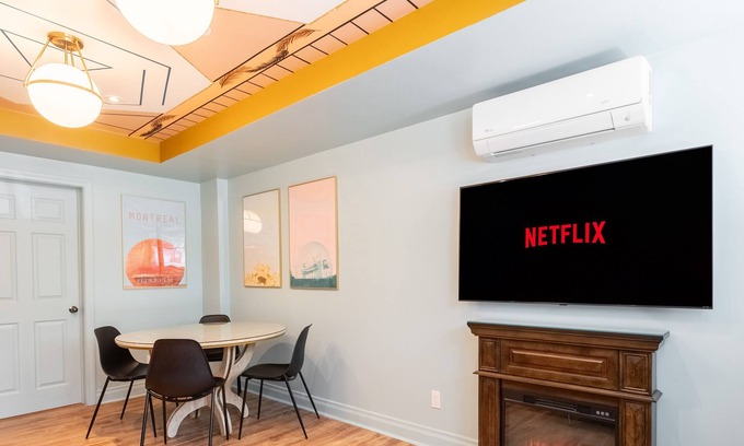 Ahuntsic Apartment | The Unforgettable | Metro | AC | TV | Renovated