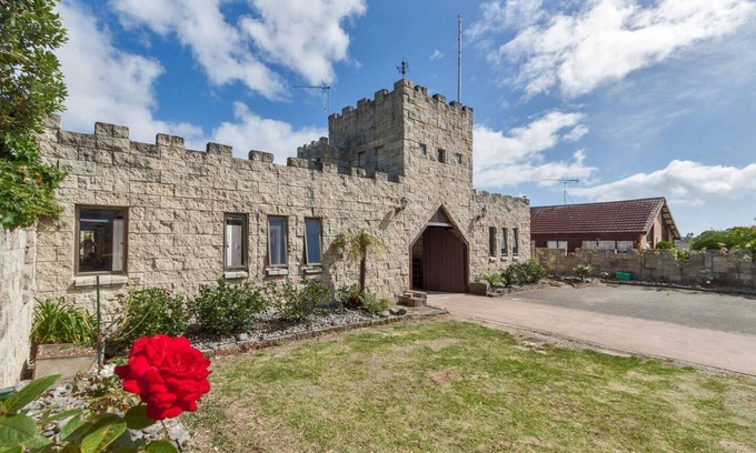 Half Moon Bay Villa | The unique castle in Auckland