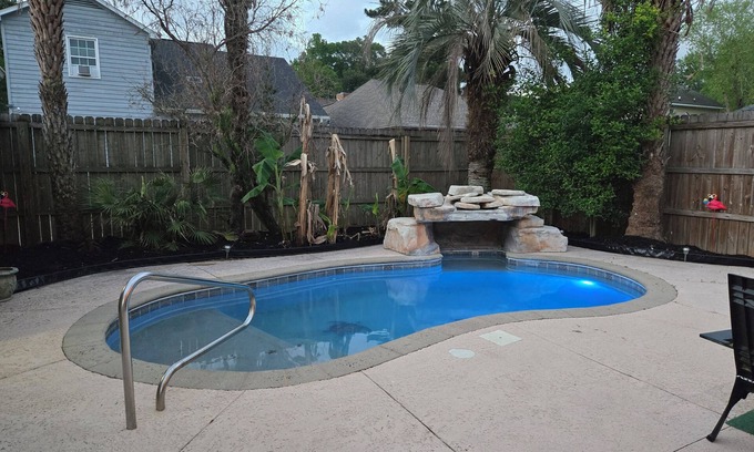 Mobile House | The University of South Alabama Poolside Getaway