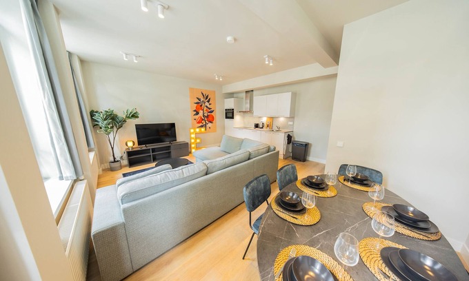 Stadsdriehoek Apartment | The Urban Riviera 3BDR Apartment JUF