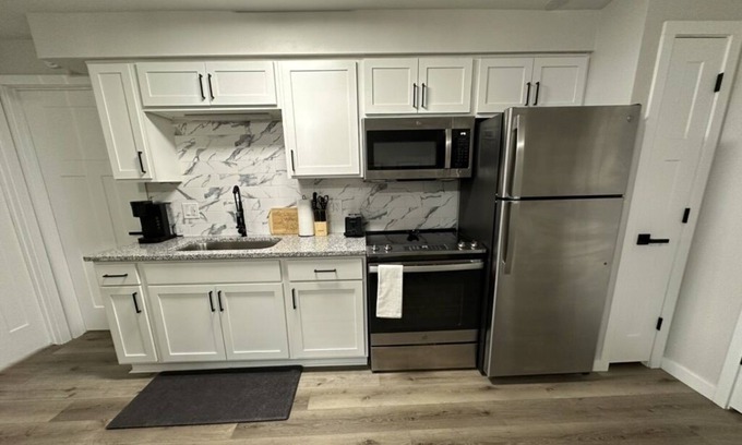 Fruitport Apartment | The Getaway on Spring Lake! Unit 1 - 1 bedrm - 1 bath - NEW - Lake property