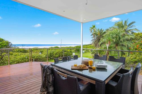 Lake Cathie House | The Vibe Beach House - direct beach access, spa