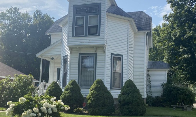 Cassopolis House | The Victorian Charm