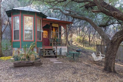 Marble Falls House | The Victorian Cottage at Creekside Camp & Cabins