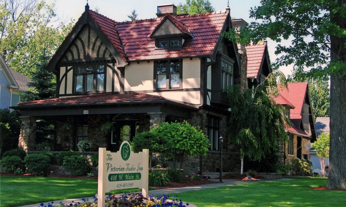 Bellevue Bed & Breakfast | The Victorian Tudor Inn