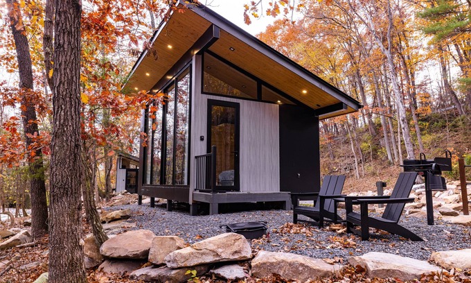 Peterstown Cabin | The View Glass Cabin at Four Fillies Lodge