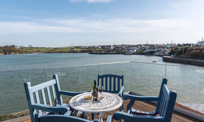 Cemaes Bay Apartment | The View @ The Moorings - an apartment that sleeps 5 guests in 2 bedrooms