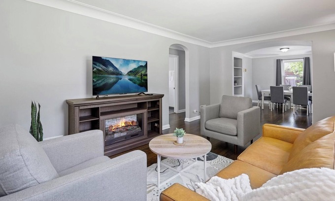 Broadview House | The View w/ Game Room & Gym