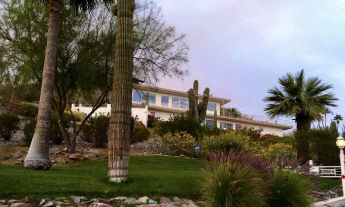 Camelback East House | The ViewPointe- Location! Views - Mountain & Skyline in Central Phoenix