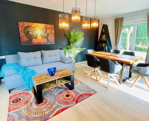 Waggershausen Villa | The Villa Toscana, a serene retreat in Center of Friedrichshafen City with lush green lawns, terrace & private garage- Lidl, Bakery walking distance- Bodenseecenter, Sportsbad 3 mins, Lake 7 mins