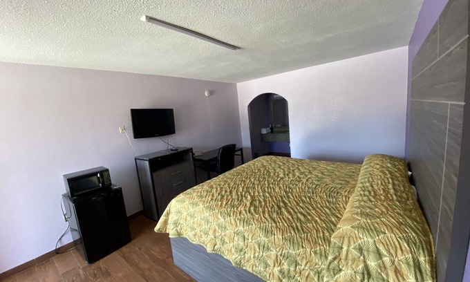 Denham Springs Hotel | The Village Inn