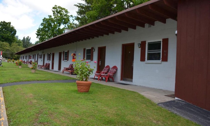 Richfield Springs Hotel | The Village Motel