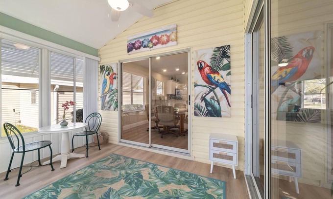 Del Mar House | The Villages! 2 Squares!-Pool access -Free Wifi-All Amenities-Shopping galore!