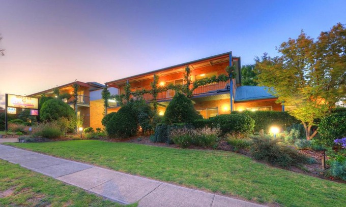 Stanthorpe Hotel | The Vines Motel & Cottages