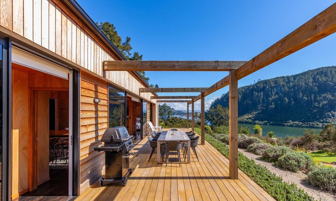 North Island House | The Waikato Lookout - Whakamaru Holiday Home
