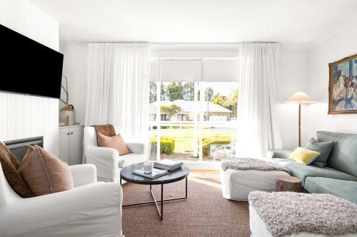 Robertson House | The Waratah Cottage